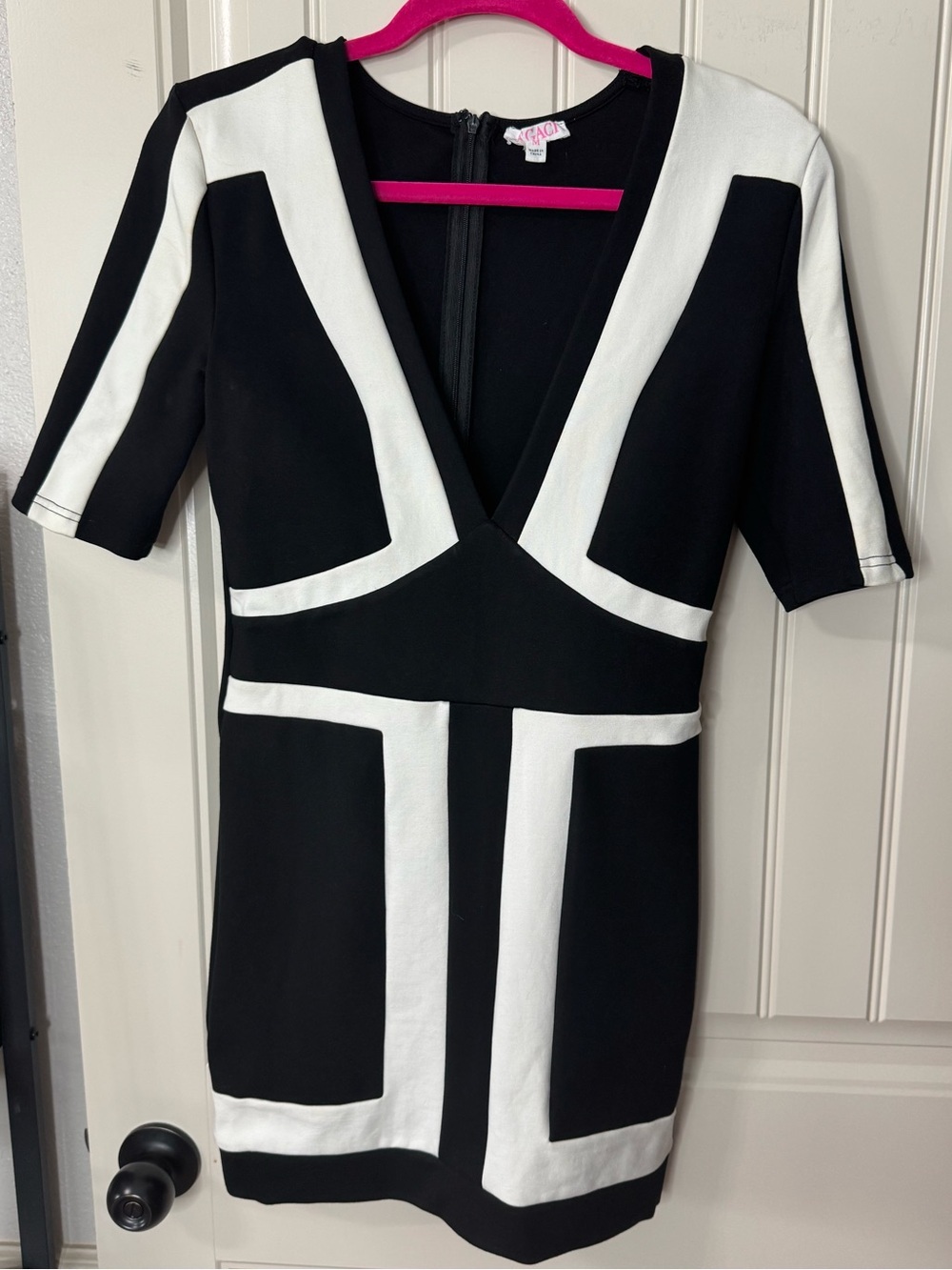 2/for $20 🪩 A’GACI Deep V-Neck Bodycon Mini, Geometric Pattern (Women’s Medium) - Picture 3 of 11